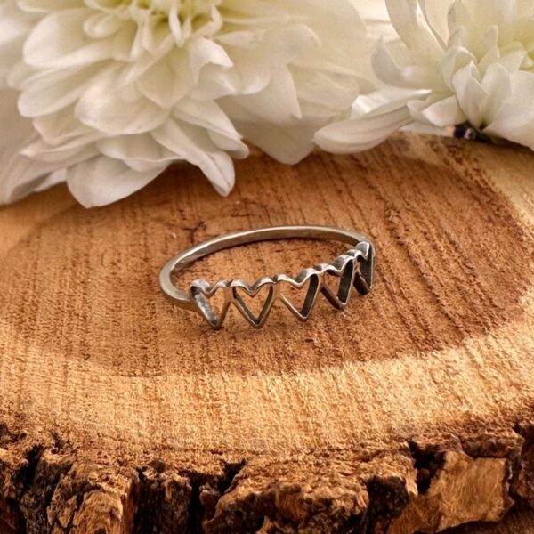 Anillo Corazones pico