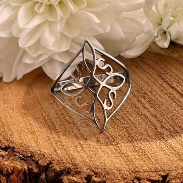 Anillo Nudo de bruja grande