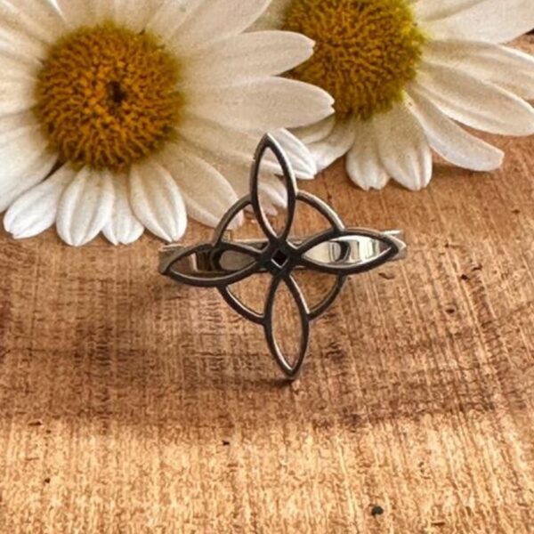 Anillo Fig Nudo de bruja flor