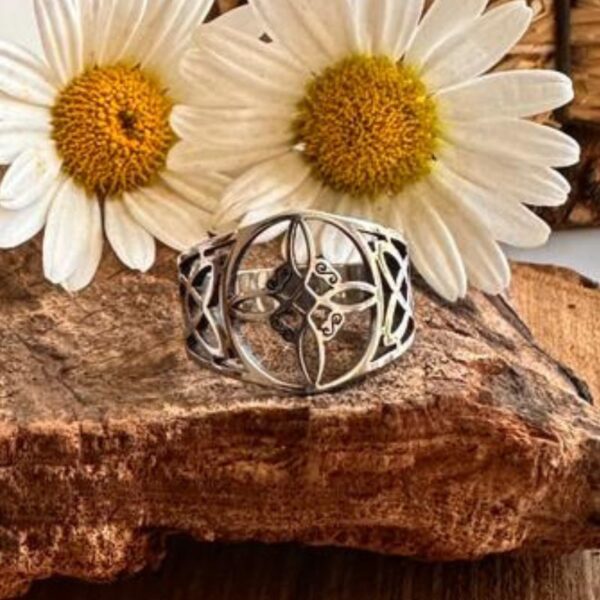 Anillo Cintillo ancho Nudo de bruja