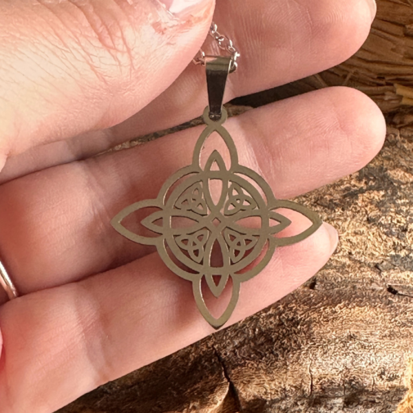 Collar Nudo de bruja grande