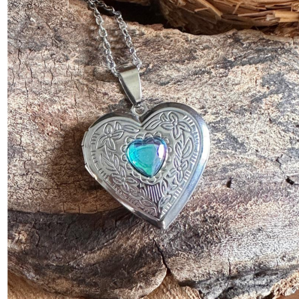 Collar Relicario turquesa tornasol